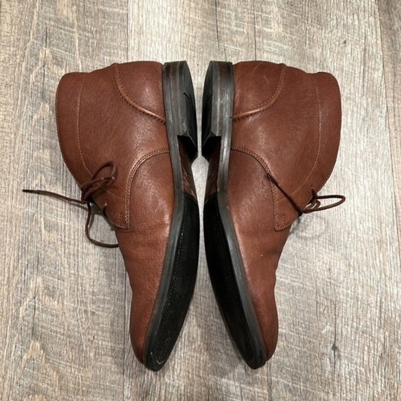 Clarks Chukka Mens British Tan Leather lace up ankle boots size 10.5 main image 6